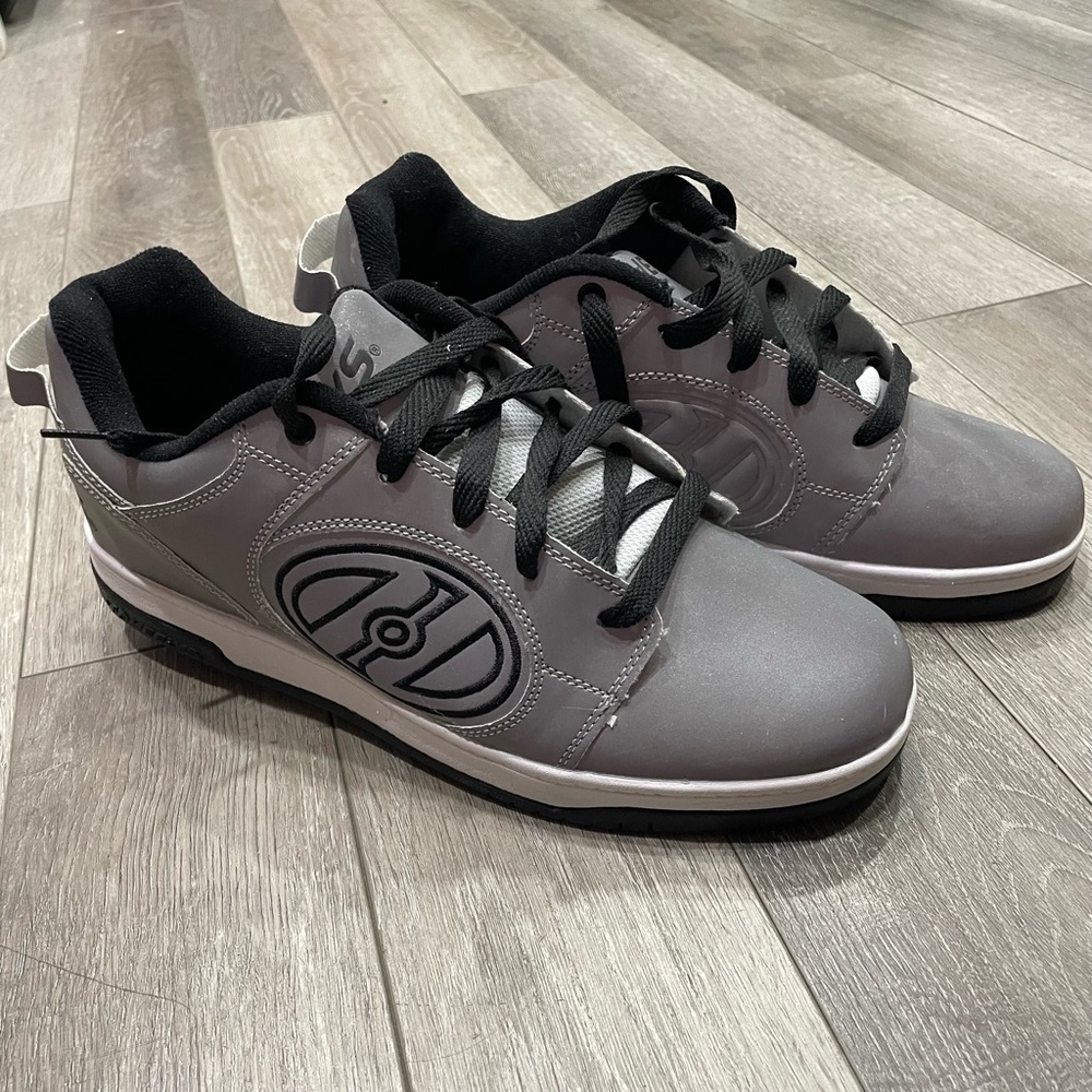 Men’s gray Heely’s size 11